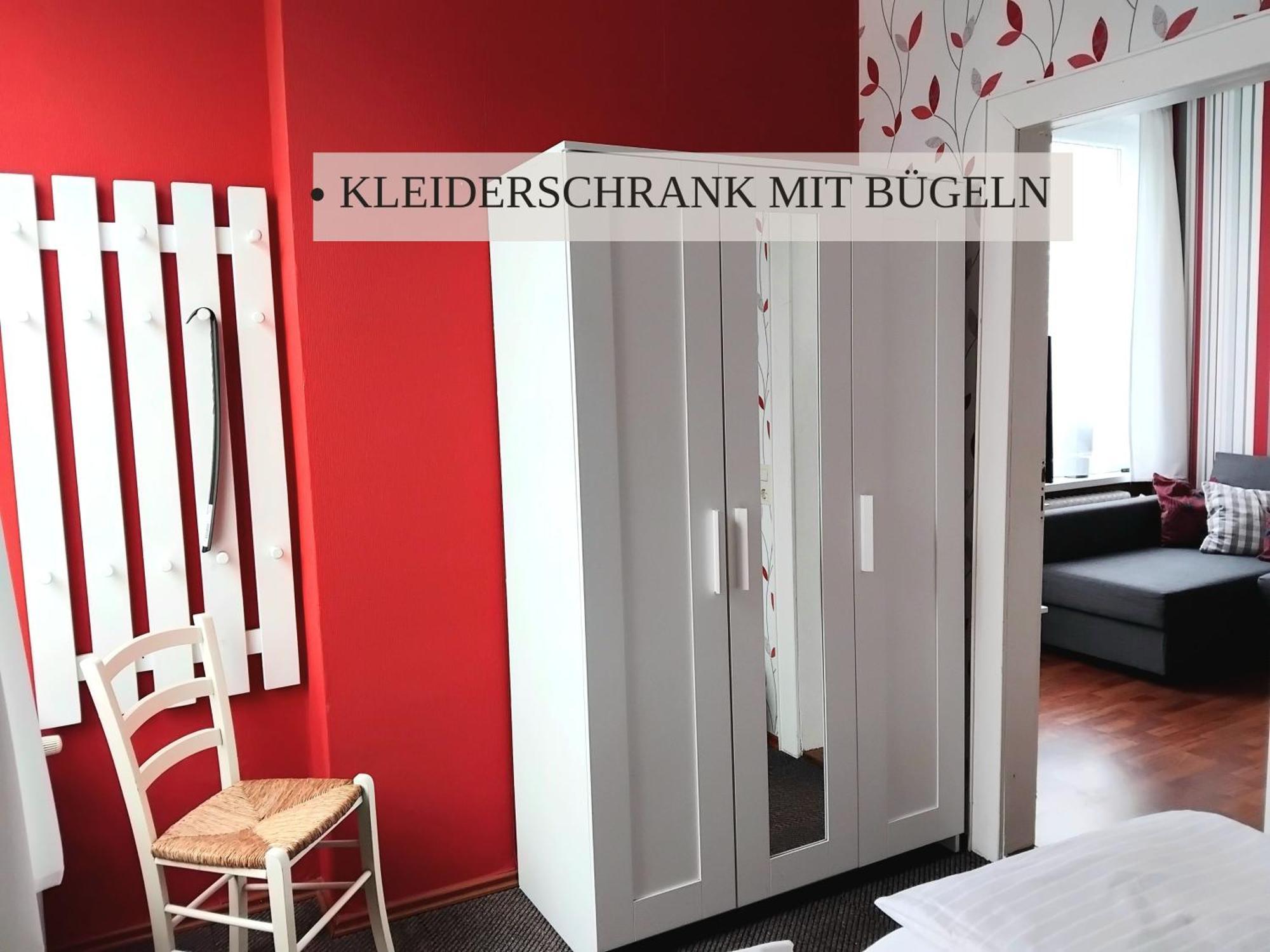 Haus Krabbe: Pet-Friendly Apartment with Free Parking Wremen Exterior photo